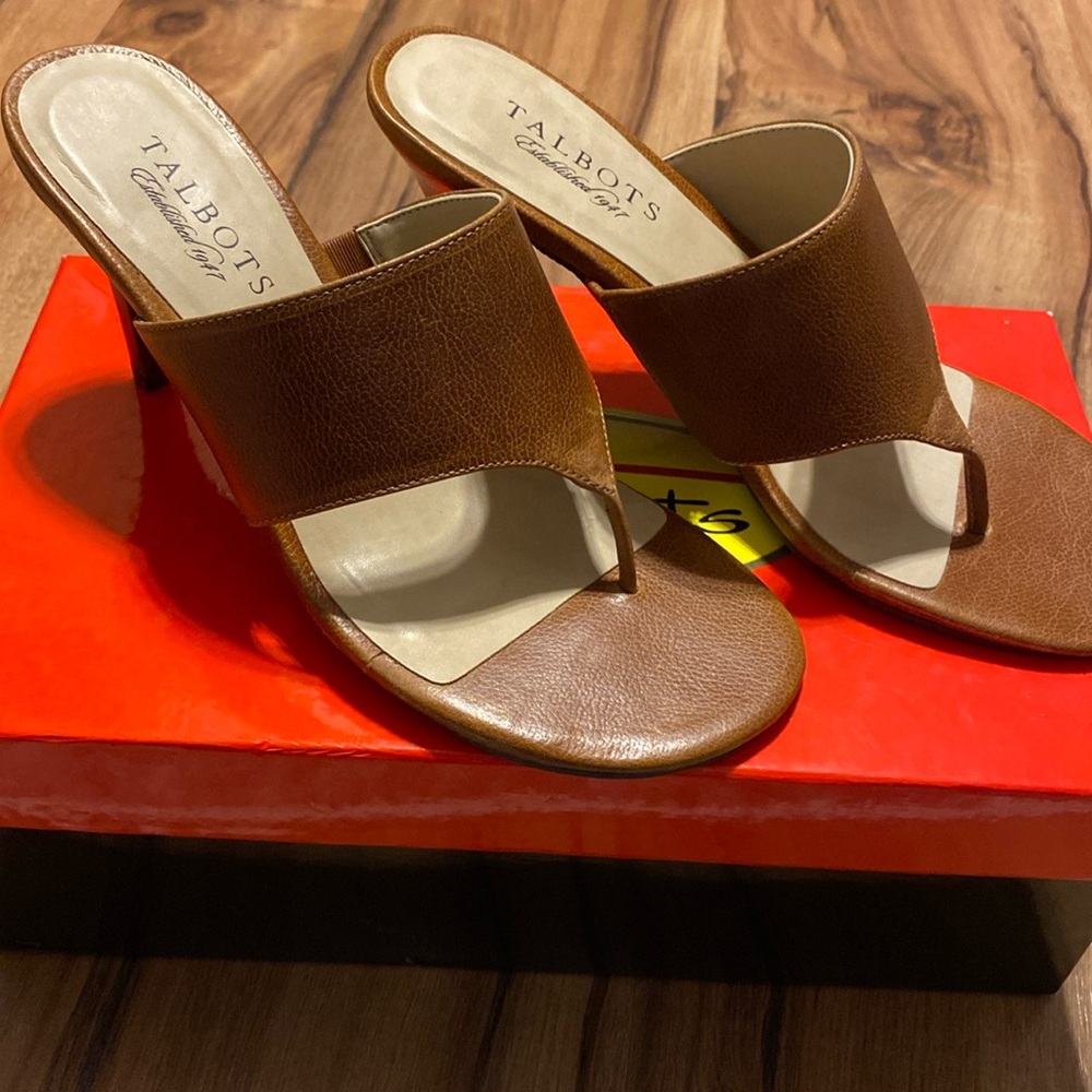 Talbots mint condition thong sandal sz7 natural brown color